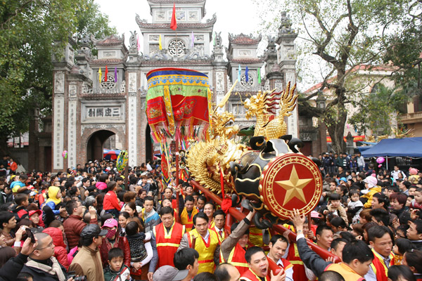 Tưng bừng hội rước pháo Đồng Kỵ